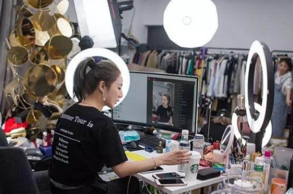 做直播带货去哪里找货源？